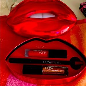 HUDA BEAUTY LIP SET LIKE NEW, only one time used
